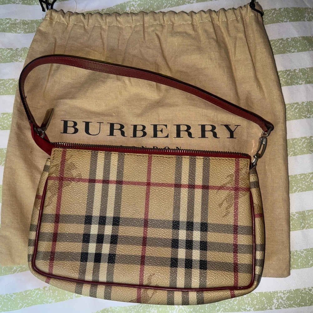 Authentic Burberry Haymarket Check small purse. Like new - Picture 2 of 9